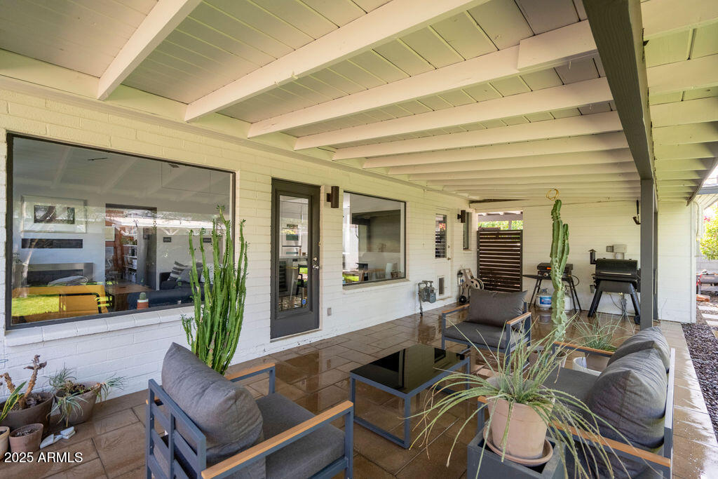 4530 North 9th Avenue Phoenix, AZ 85013 - Photo 21 of 35 a living room with furniture and a large window
