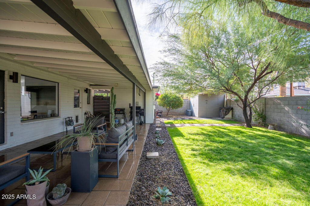 4530 North 9th Avenue Phoenix, AZ 85013 - Photo 25 of 35 a front view of a house with patio