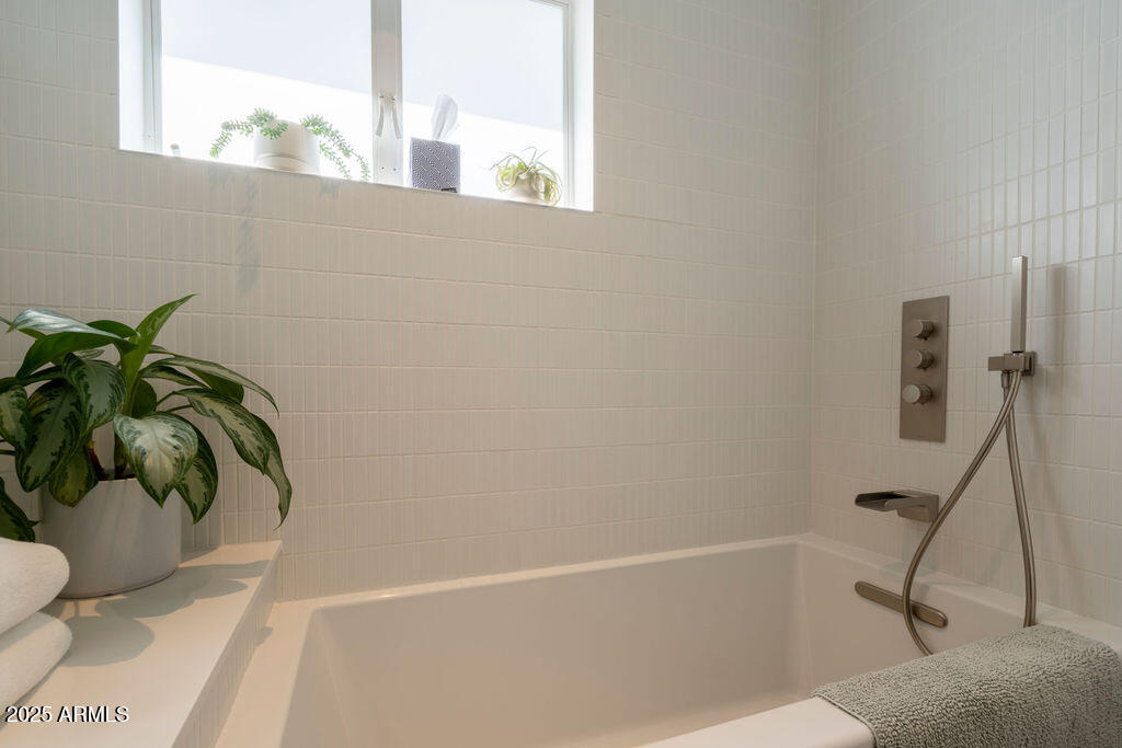 4530 North 9th Avenue Phoenix, AZ 85013 - Photo 27 of 35 a bathroom with a bathtub