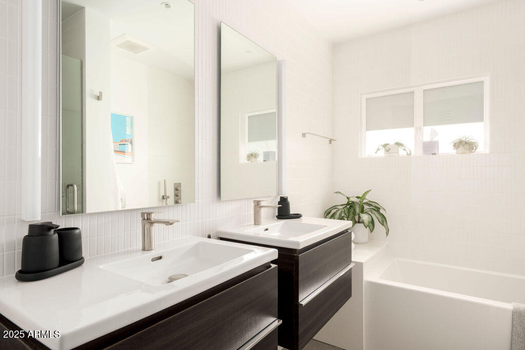 4530 North 9th Avenue Phoenix, AZ 85013 - Photo 28 of 35 a bathroom with a sink and a bathtub