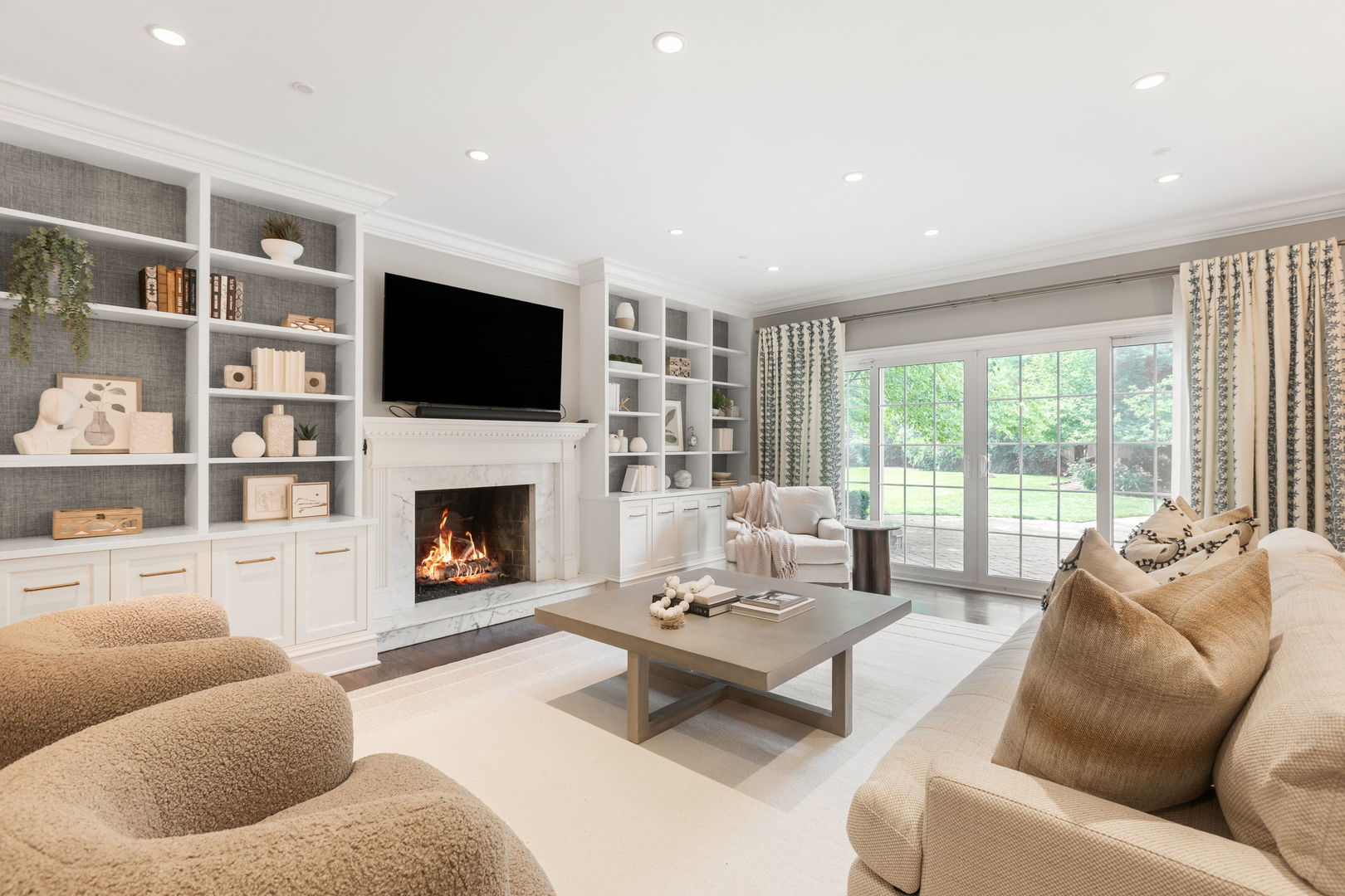 209 North Green Bay Road Lake Forest, IL 60045 - Photo 14 of 51 a living room with furniture fireplace and flat screen tv