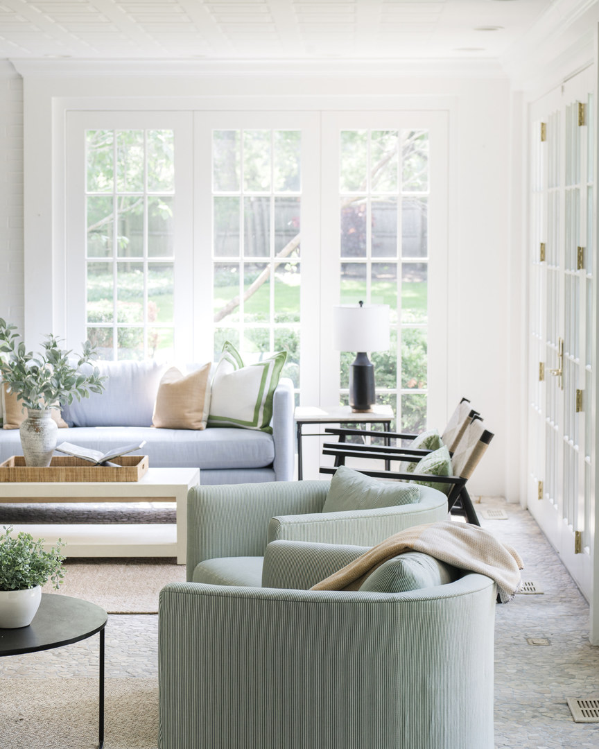 209 North Green Bay Road Lake Forest, IL 60045 - Photo 8 of 51 a living room with furniture and a potted plant