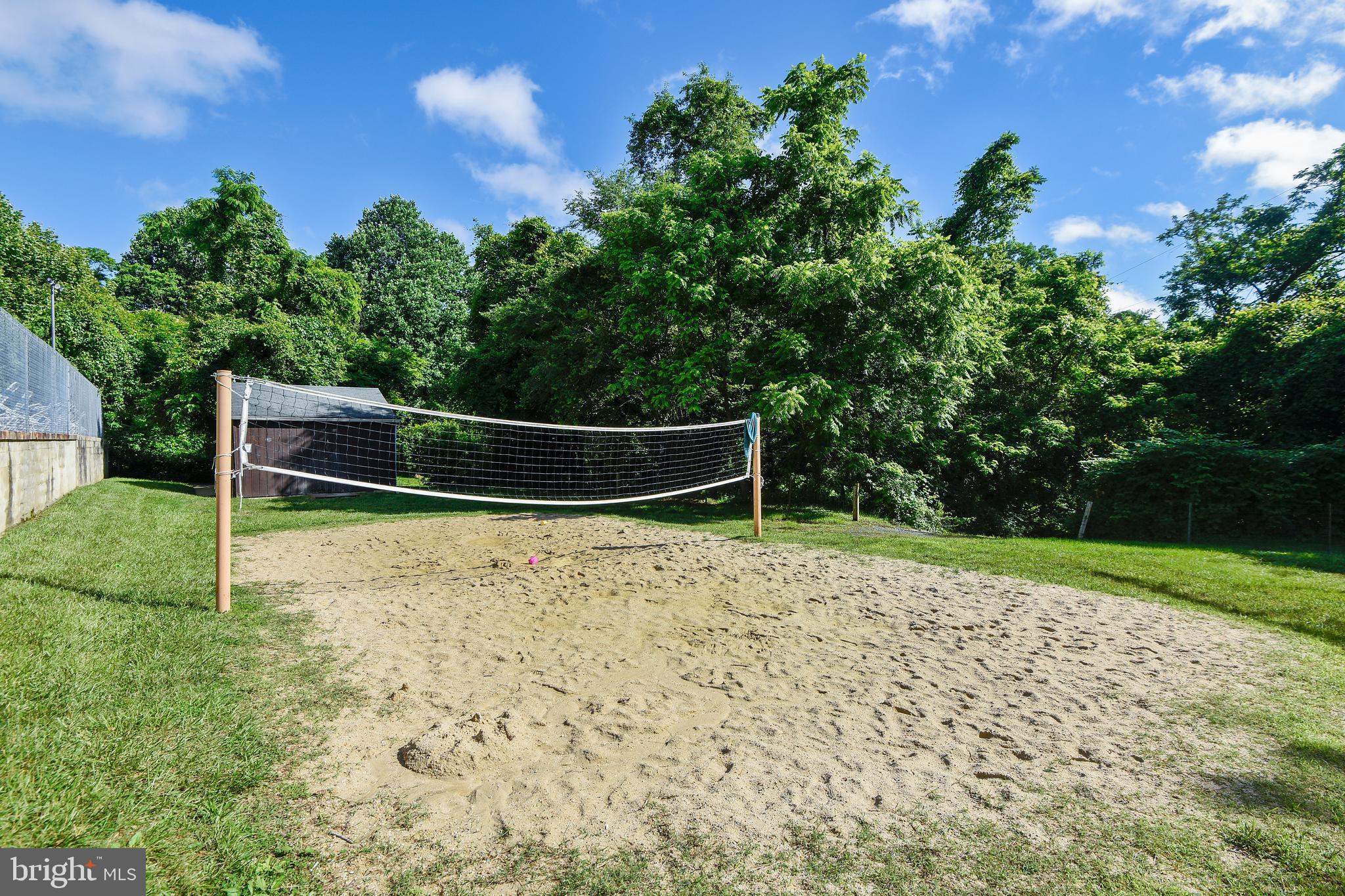 141 Sumner Road Annapolis, MD 21401 - Photo 38 of 39 Volleyball as another community amenity
