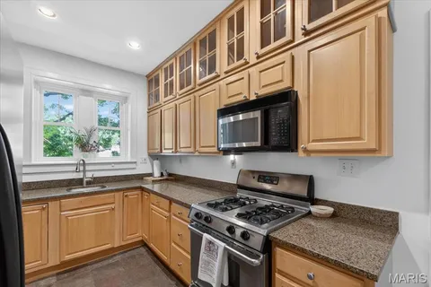 $305,000 | 6636 San Bonita Avenue, Unit 2W, Clayton, MO 63105