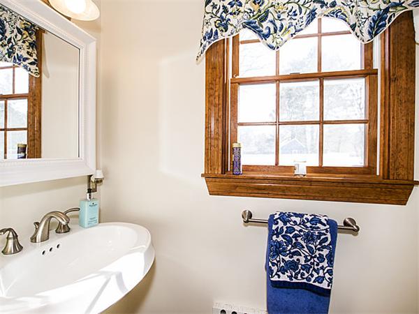 36 Foxcroft Road Winchester, MA 01890 - Photo 9 of 17 Gallery Image 9
