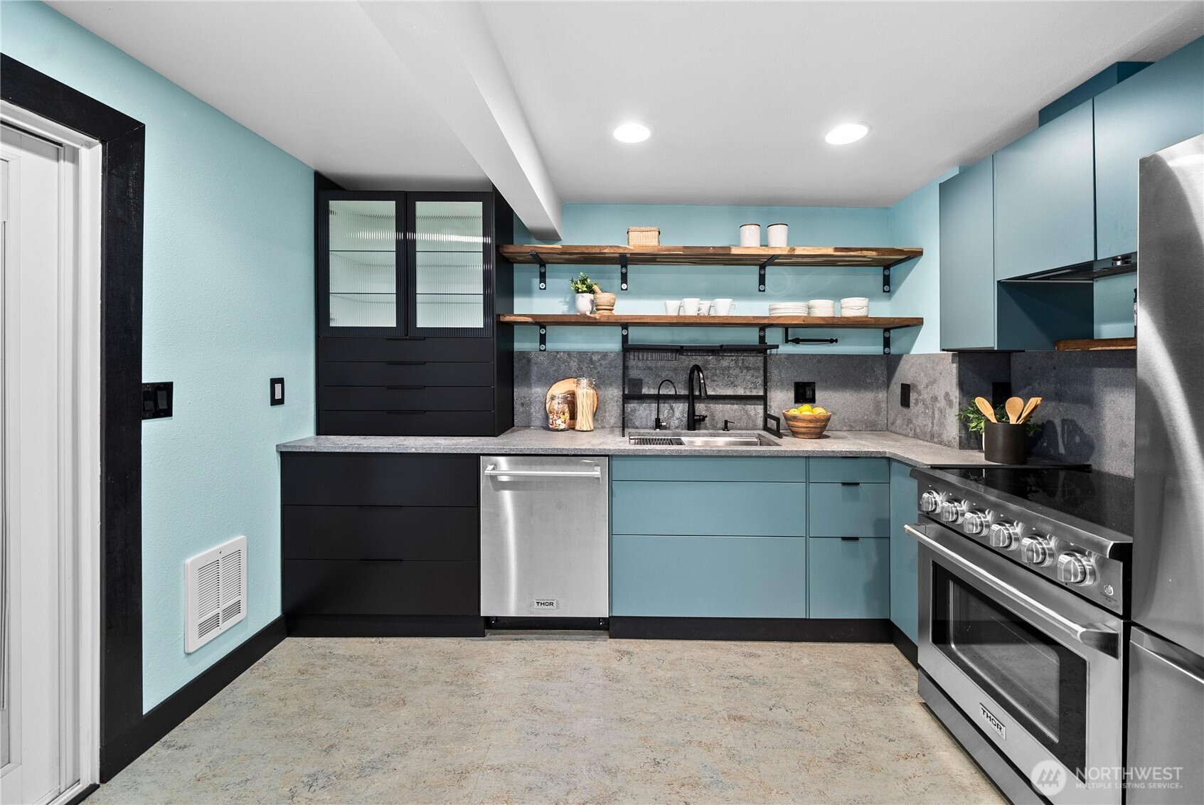 7315 South 115th Street Seattle, WA 98178 - Photo 13 of 36