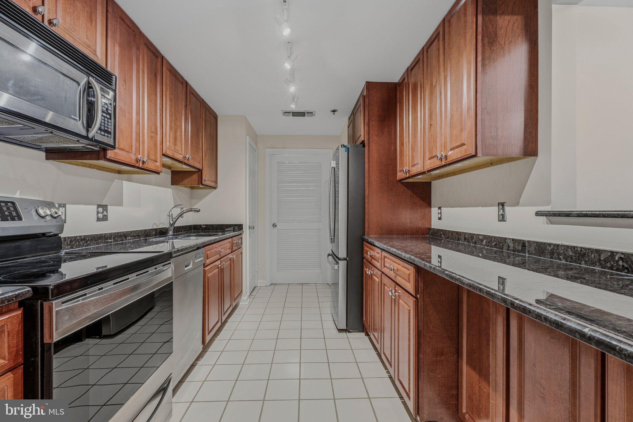 960 Fell Street, Unit 308 Baltimore, MD 21231 - Photo 10 of 38 Sleek kitchen with modern finishes.