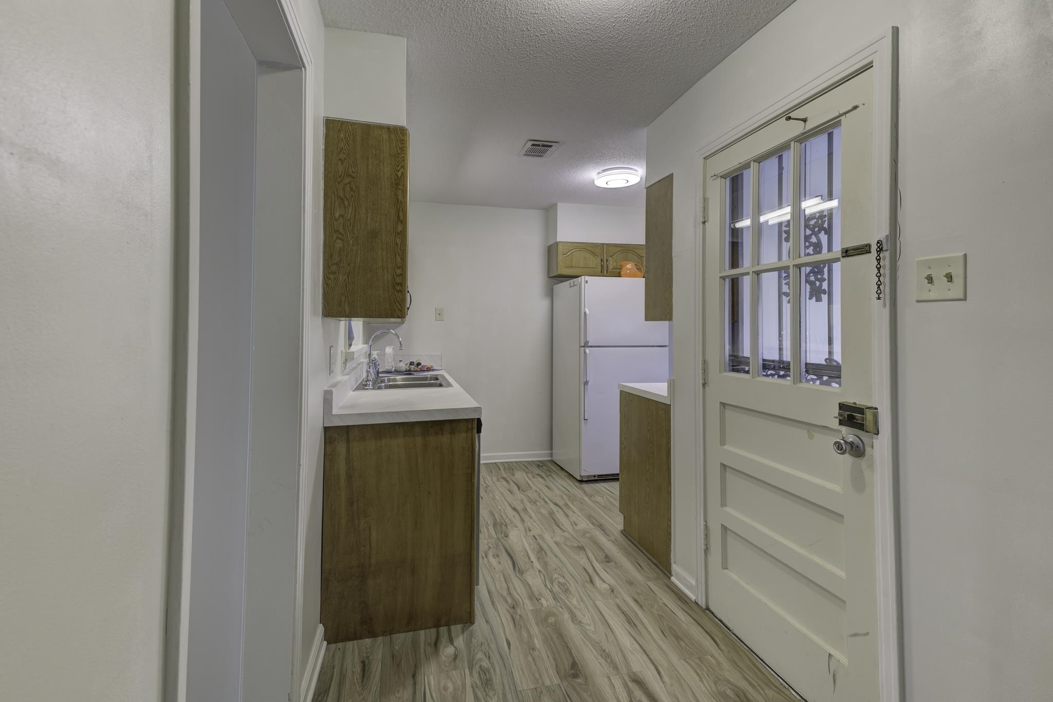 5077 New Castle Road Memphis, TN 38117 - Photo 15 of 37 a bathroom with a sink and a mirror