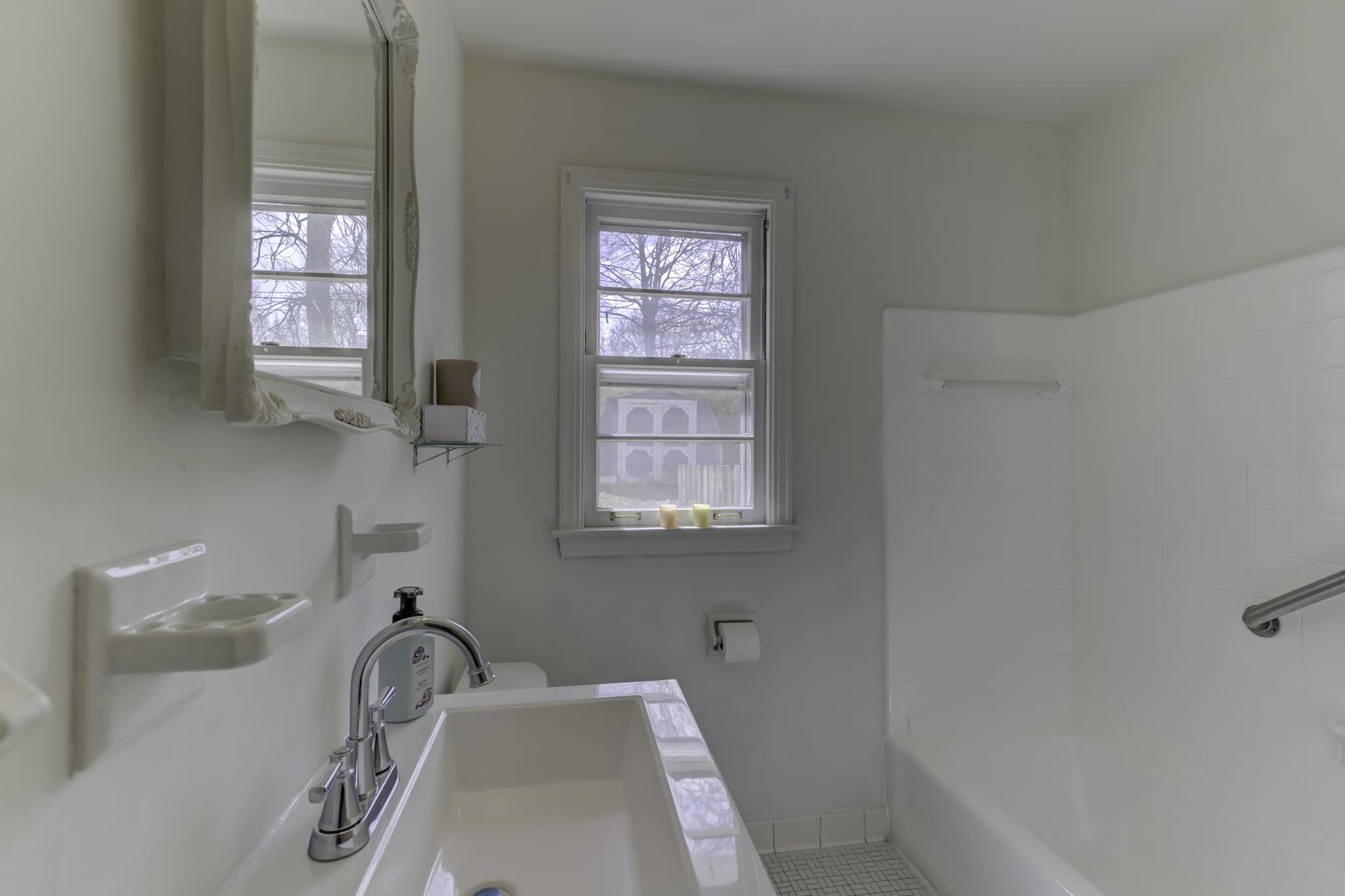 5077 New Castle Road Memphis, TN 38117 - Photo 23 of 37 a bathroom with a sink and a window