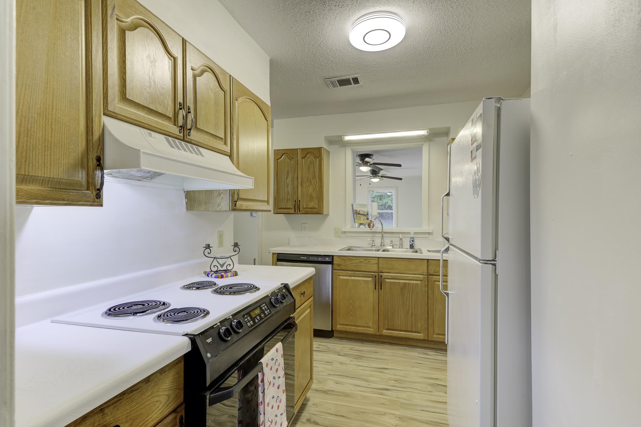 5077 New Castle Road Memphis, TN 38117 - Photo 10 of 37 a kitchen with a sink a stove and cabinets
