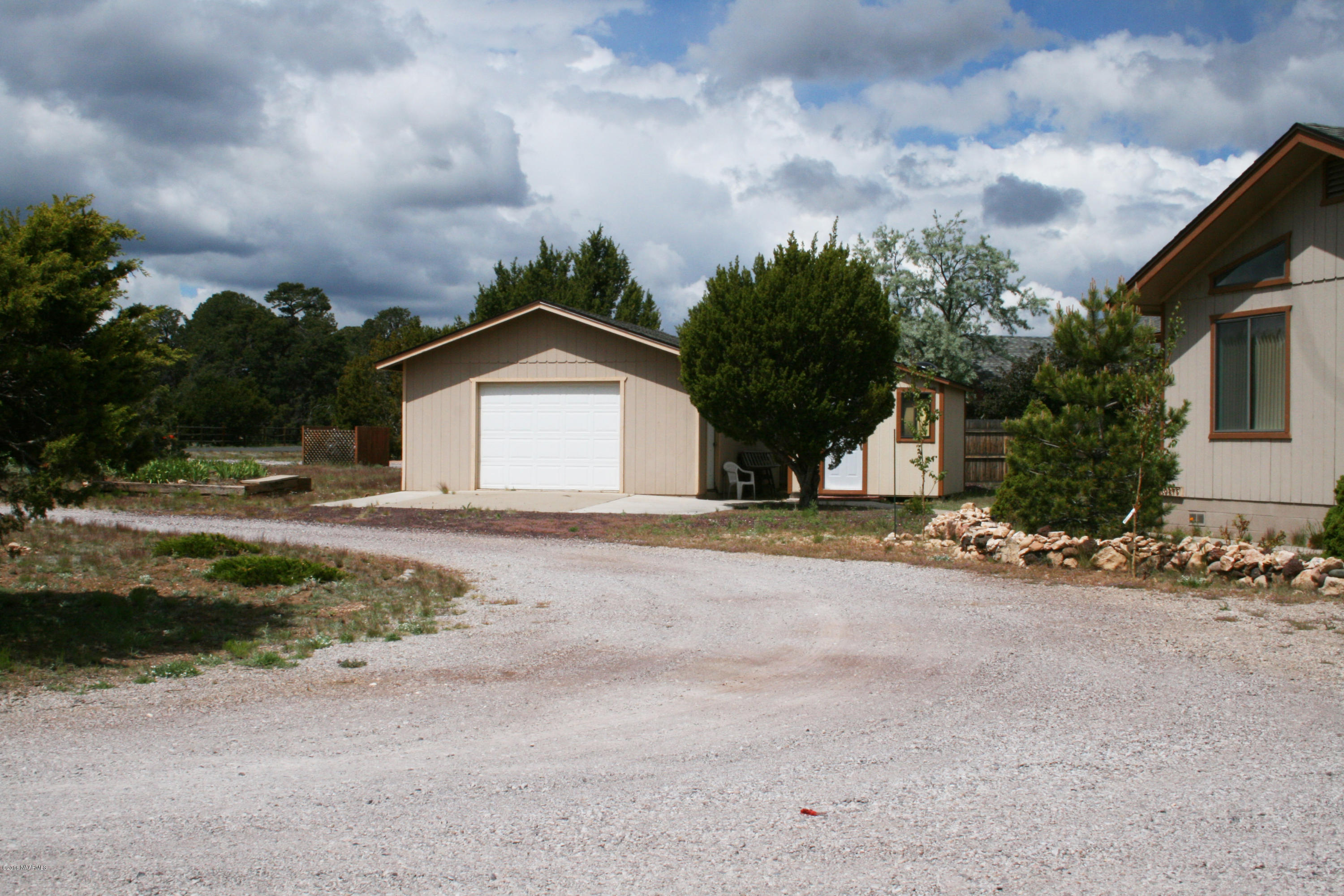 10275 Roan Road Flagstaff, AZ 86004 - Photo 4 of 30 10275 Roan Rd Garage