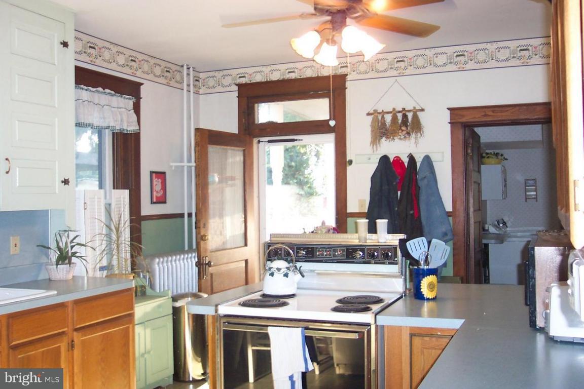 218 South Spruce Street Lititz, PA 17543 - Photo 3 of 7