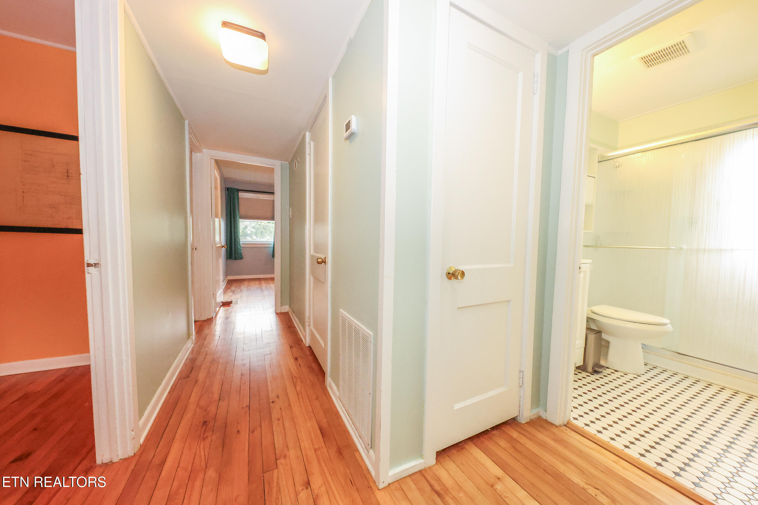 117 Tabor Road Oak Ridge, TN 37830 - Photo 19 of 50 117 Hall 1