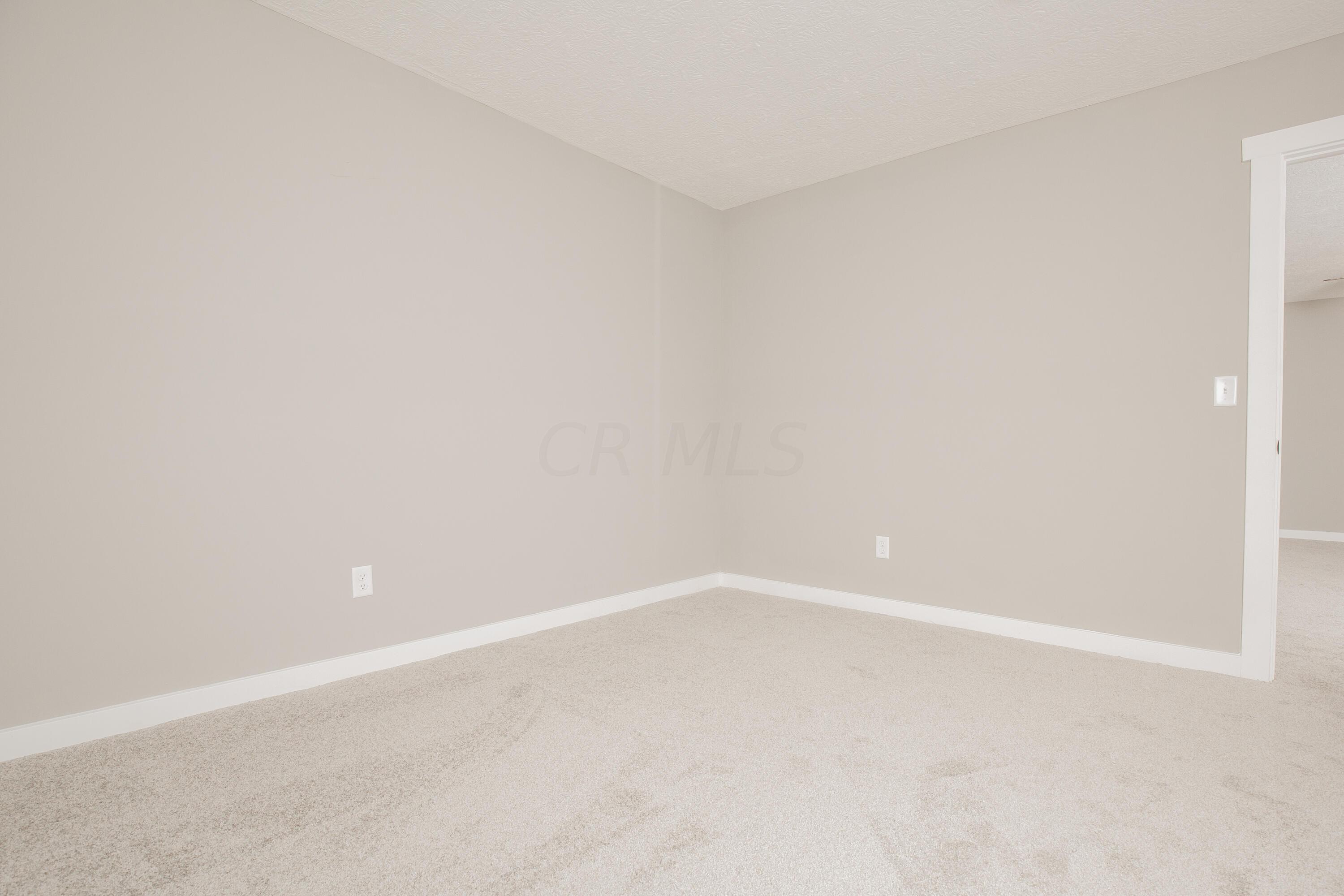 1945 Woodcrest Road Columbus, OH 43232 - Photo 22 of 32