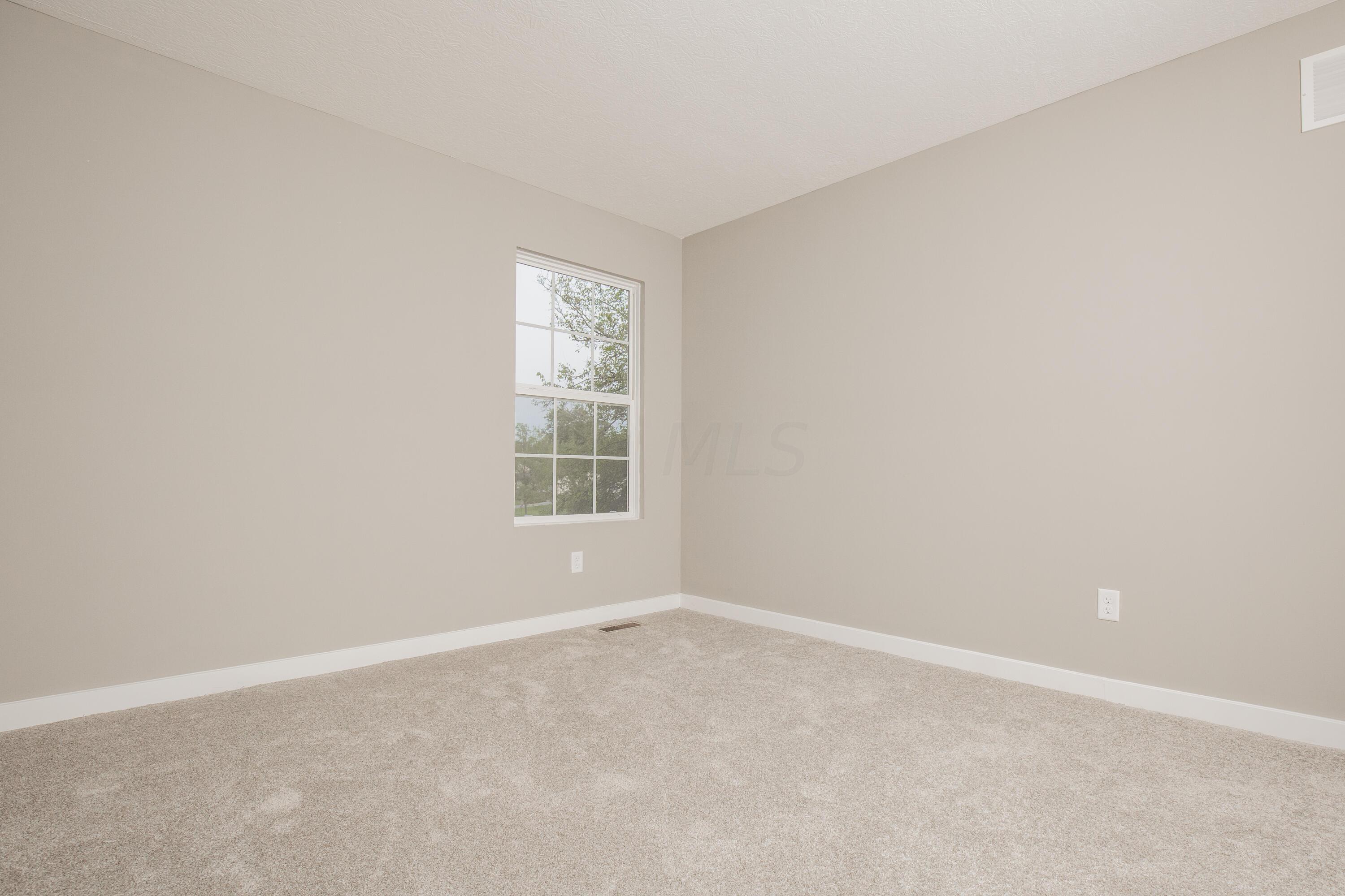 1945 Woodcrest Road Columbus, OH 43232 - Photo 24 of 32