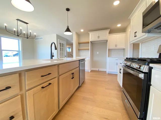 $452,900 | 304 Hodges Court, Chatham, IL 62629