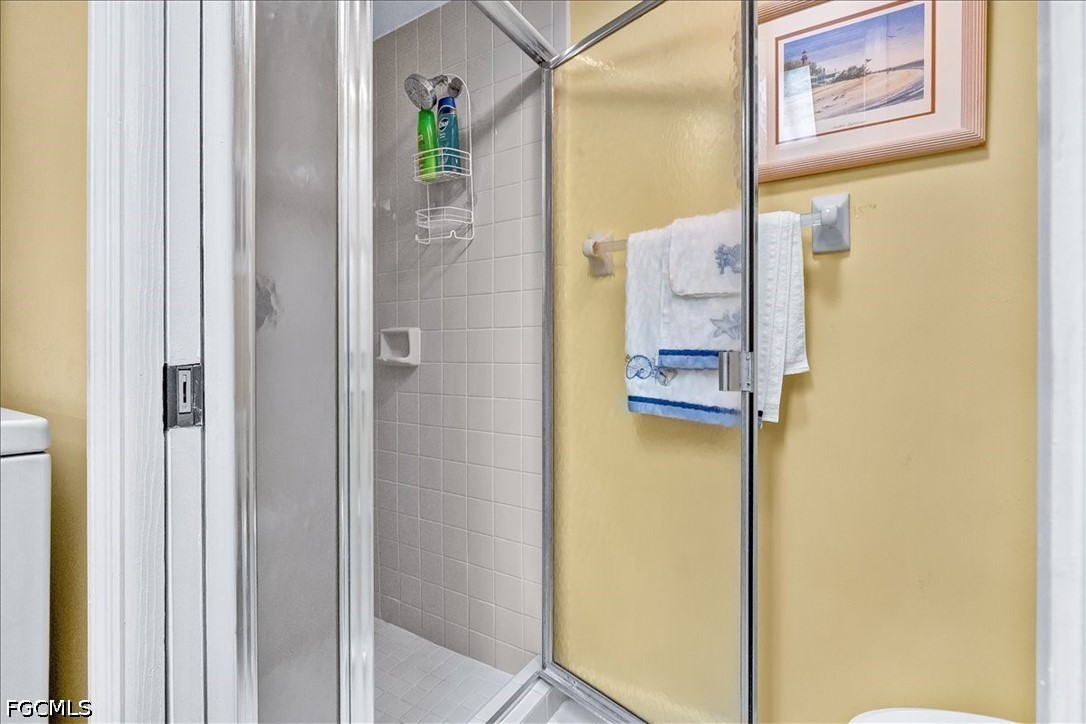707 Hoover Dike Road, Unit 904 Clewiston, FL 33440 - Photo 29 of 41 a bathroom with a shower
