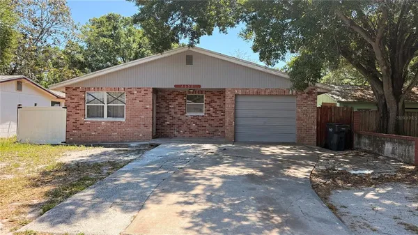 $1,800 | 2658 61st Avenue North, St. Petersburg, FL 33714
