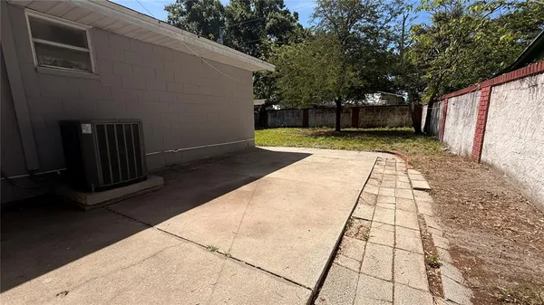$1,800 | 2658 61st Avenue North, St. Petersburg, FL 33714