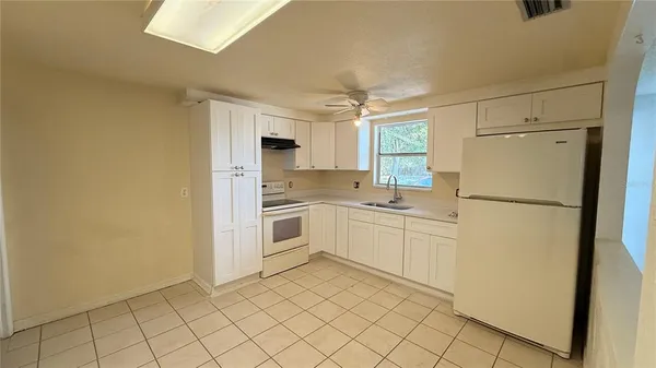 $1,800 | 2658 61st Avenue North, St. Petersburg, FL 33714