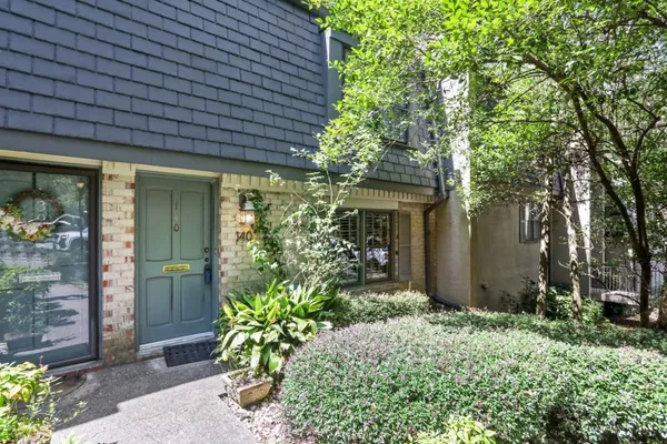 $299,000 | 140 Amherst Place Northwest, Atlanta, GA 30327