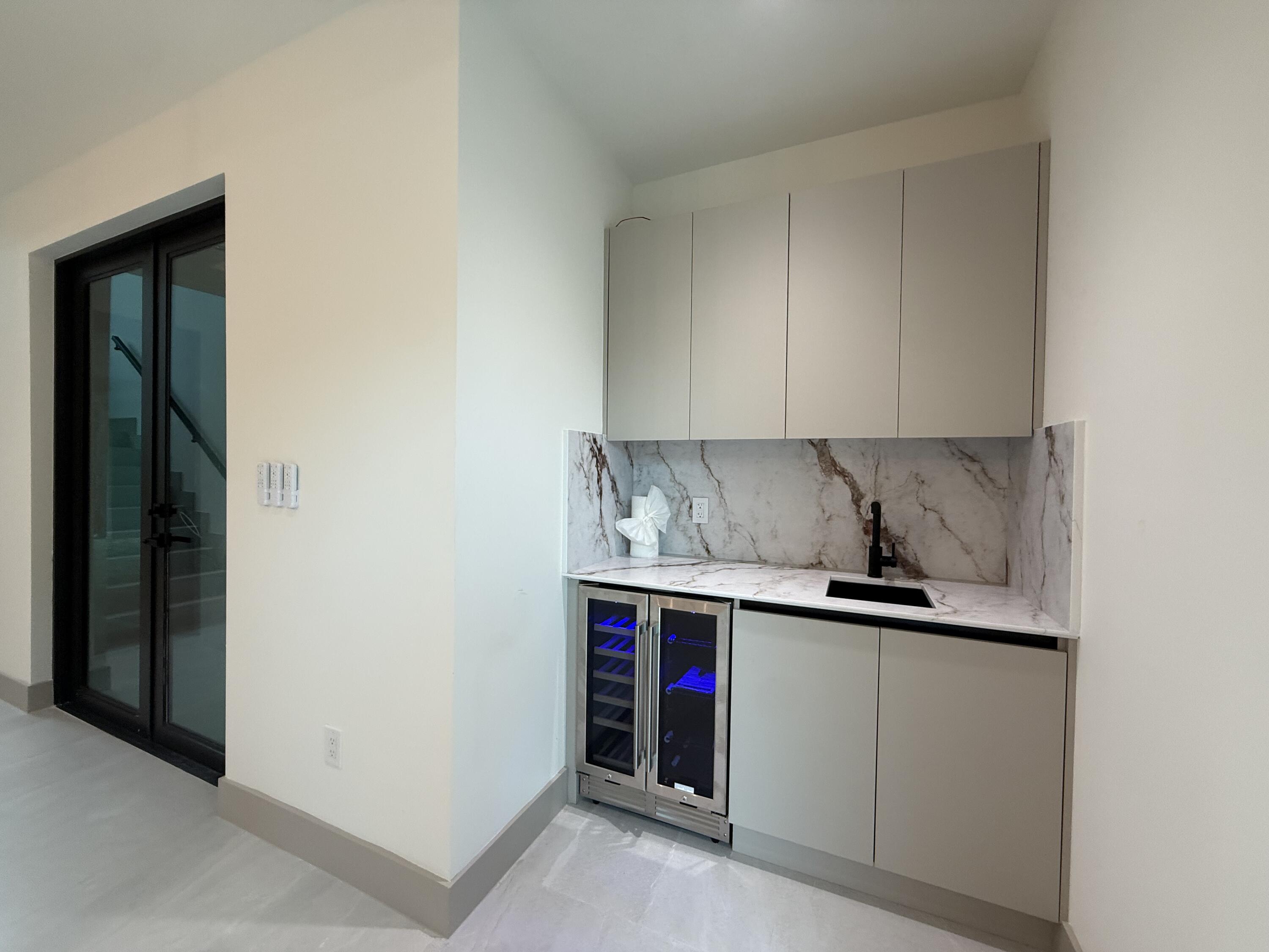 109 Point Pleasant Drive Key Largo, FL 33037 - Photo 51 of 58 MAIN LEVEL WET BAR