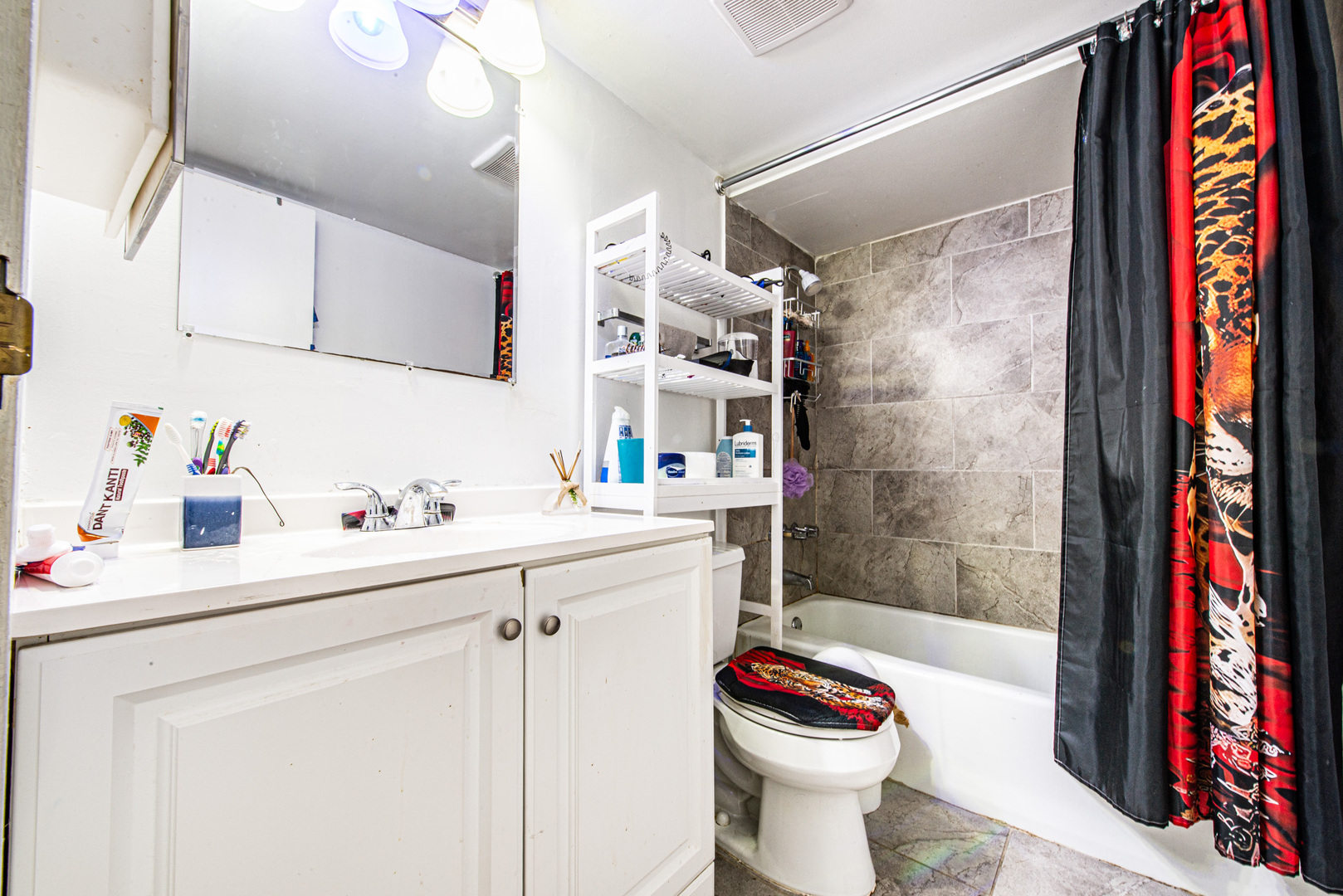 300 South Roselle Road, Unit 221 Schaumburg, IL 60193 - Photo 18 of 31 Gallery Image 18