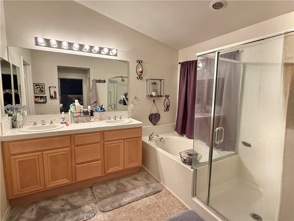 240 Cisneros Court Colton, CA 92324 - Photo 11 of 19 Primary Bathroom