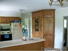 165 Birch Road Petersburg, IL 62675 - Photo 8 of 12 Gallery Image 8