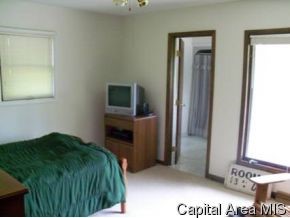 165 Birch Road Petersburg, IL 62675 - Photo 10 of 12 Gallery Image 10