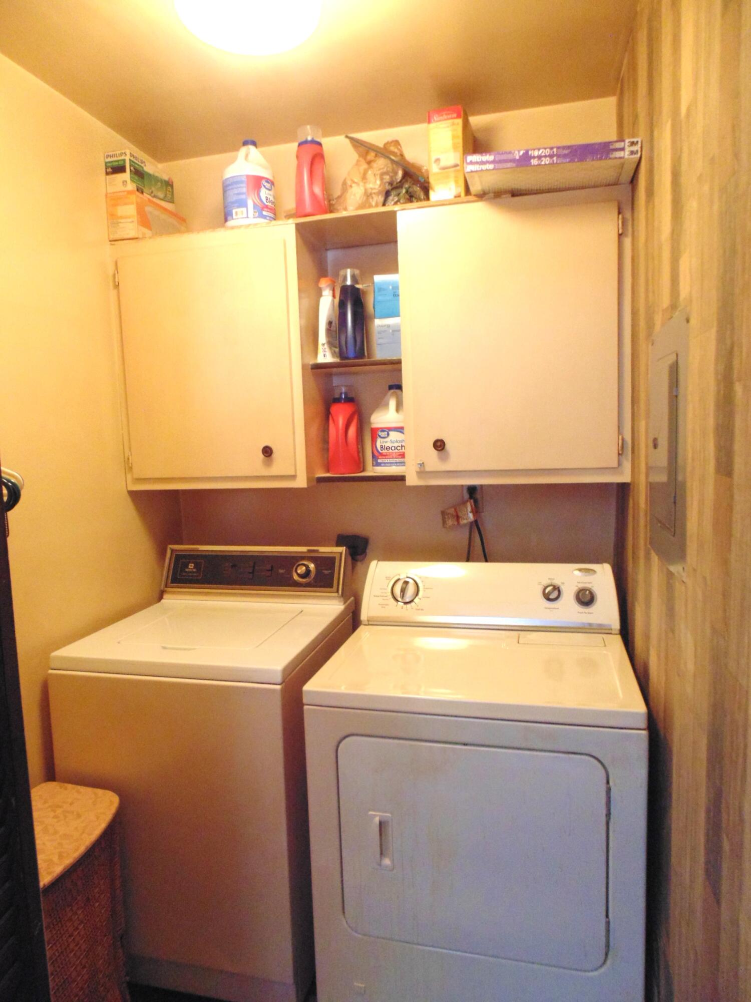 3170 Lawrence Street Hobart, IN 46342 - Photo 5 of 11 a utility room with dryer and washer
