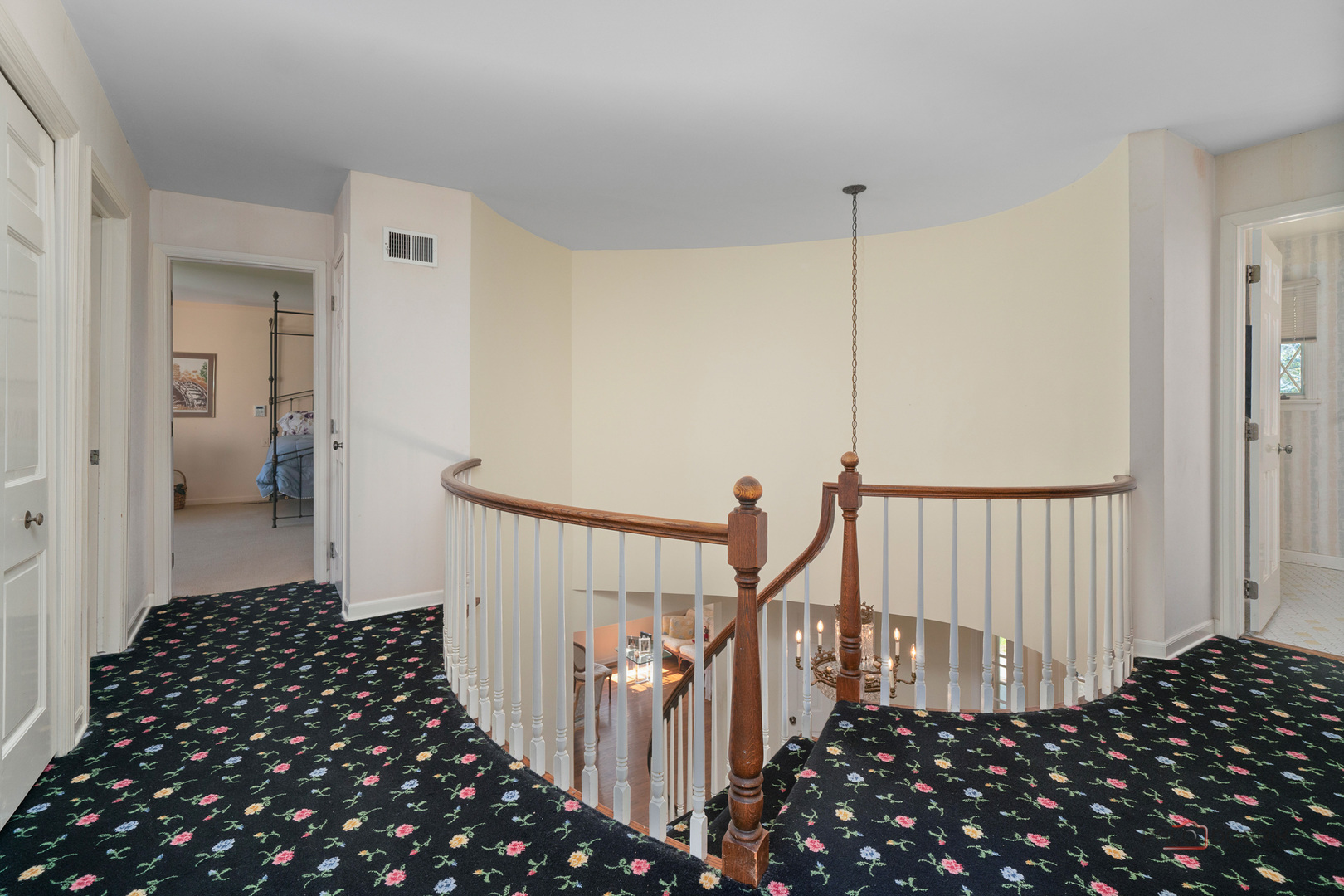 37 Forest Hills Road Lake Bluff, IL 60044 - Photo 22 of 52 a view of a hallway