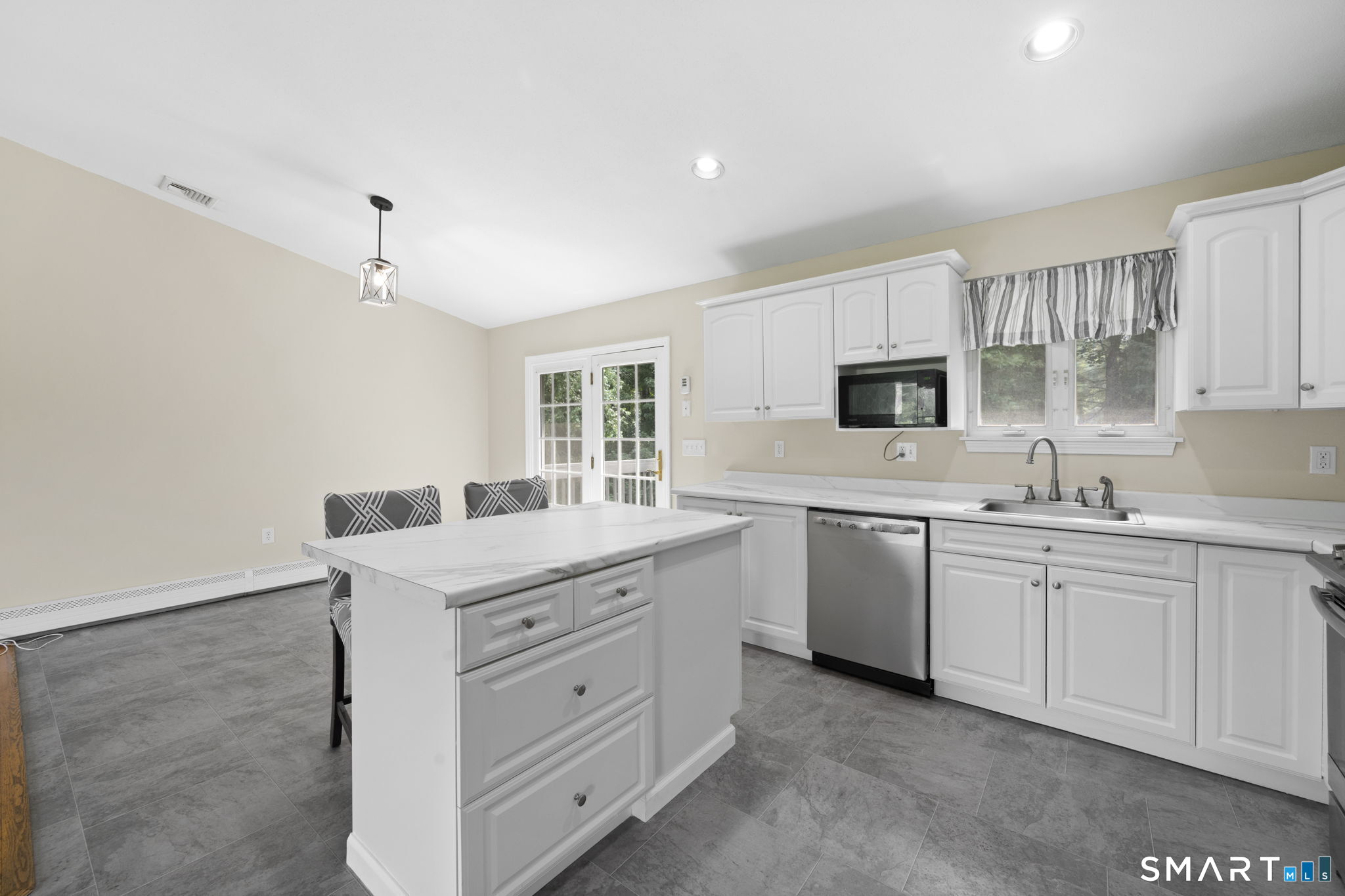 4 Bradley Road Somers, CT 06071 - Photo 5 of 40