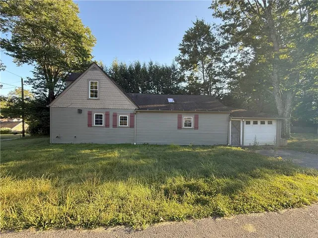 a view of a yard in front of a house
