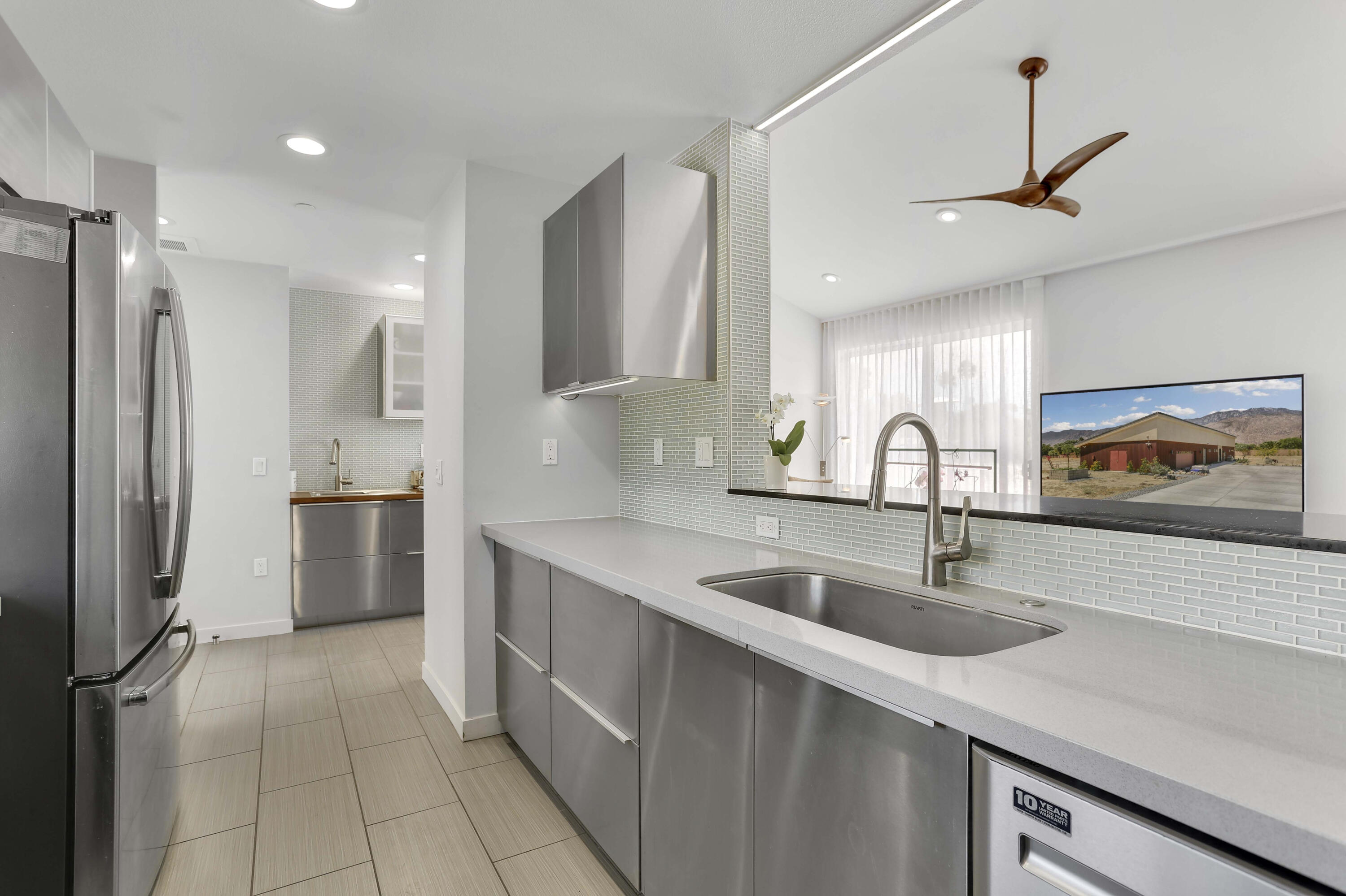 365 South Compadre Road Palm Springs, CA 92262 - Photo 18 of 44 r