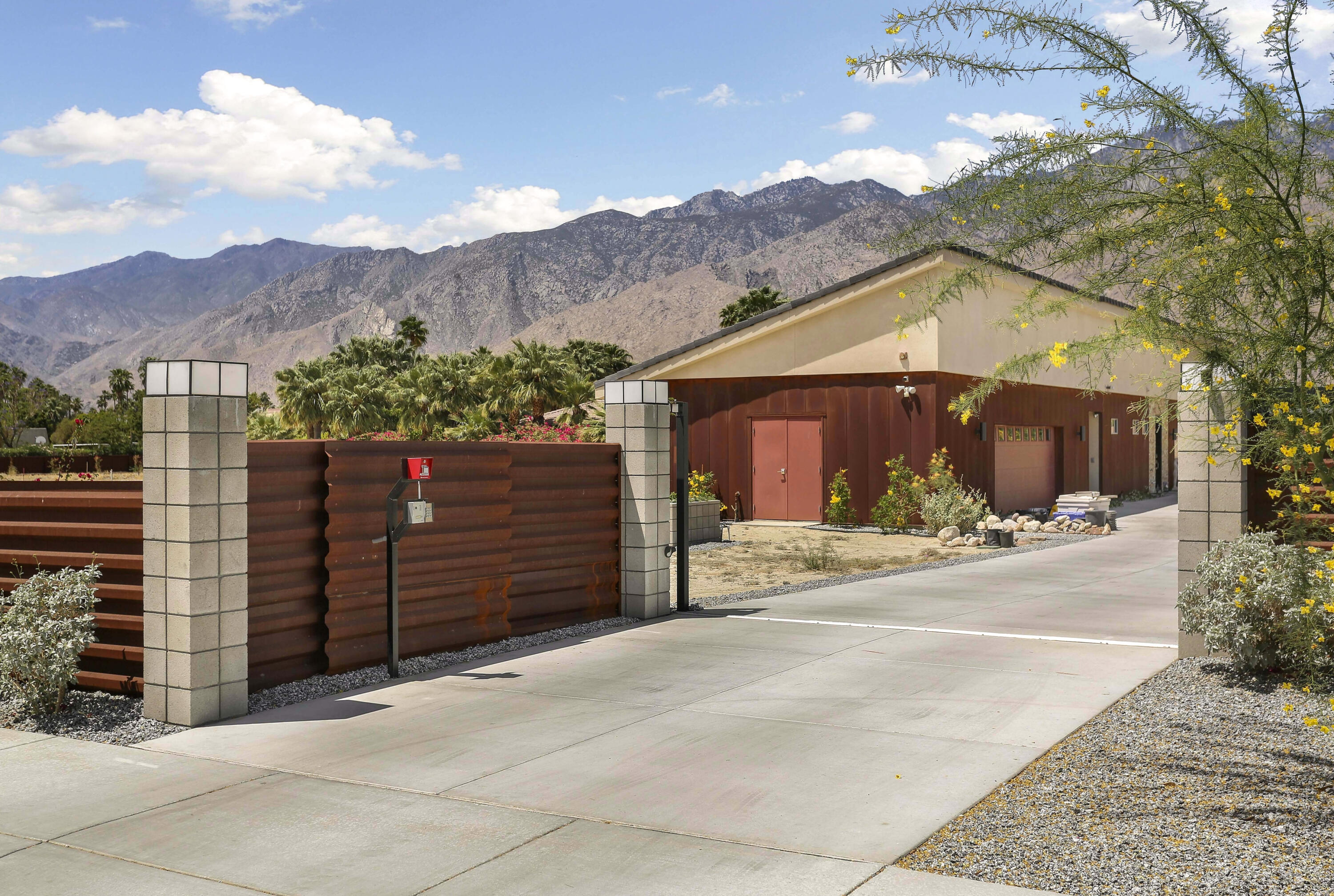 365 South Compadre Road Palm Springs, CA 92262 - Photo 7 of 44 f