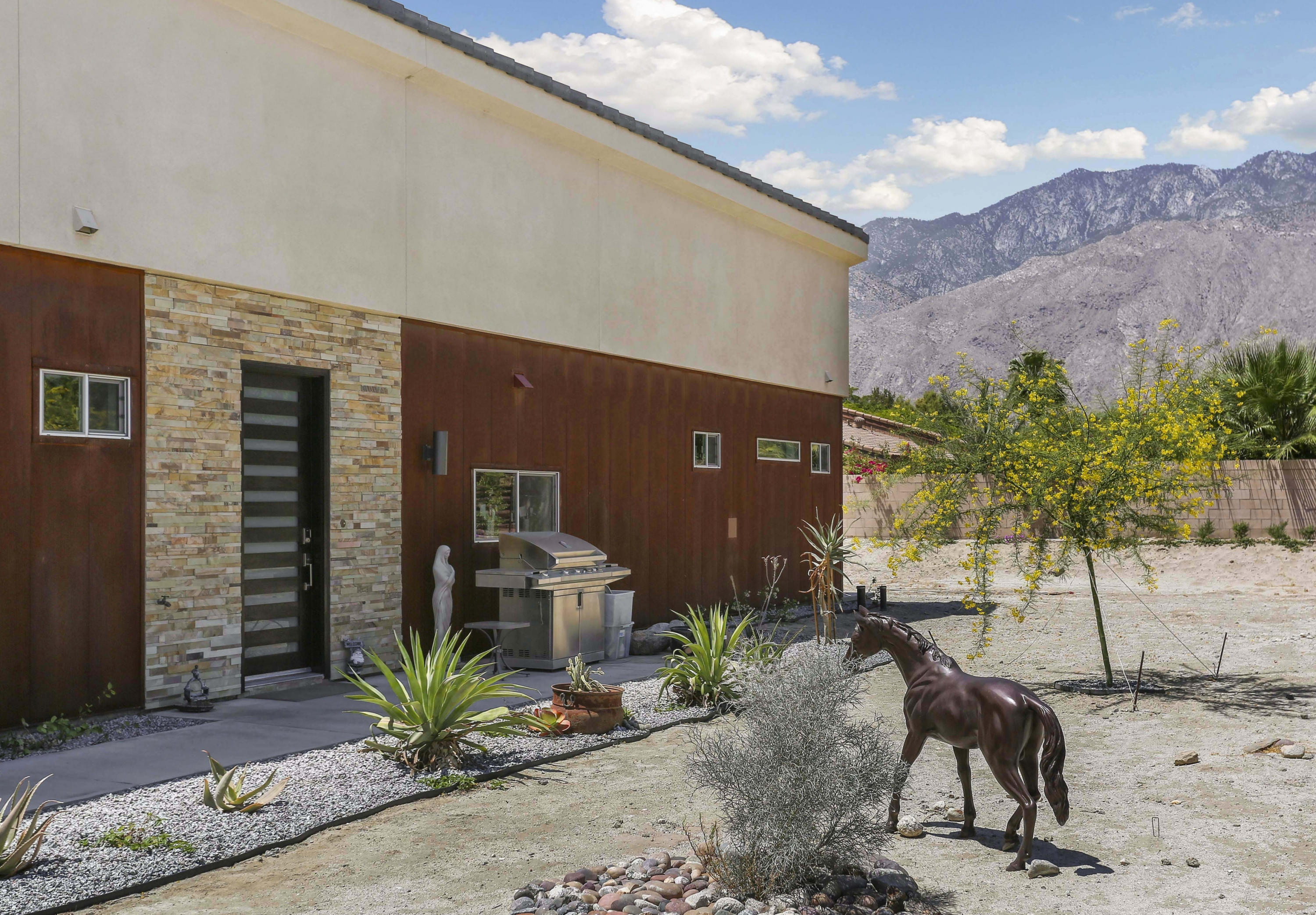 365 South Compadre Road Palm Springs, CA 92262 - Photo 9 of 44 i