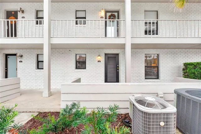 $289,999 | 3016 Plaza Terrace Drive, Unit 3016, Orlando, FL 32803