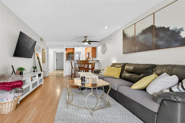 $289,999 | 3016 Plaza Terrace Drive, Unit 3016, Orlando, FL 32803