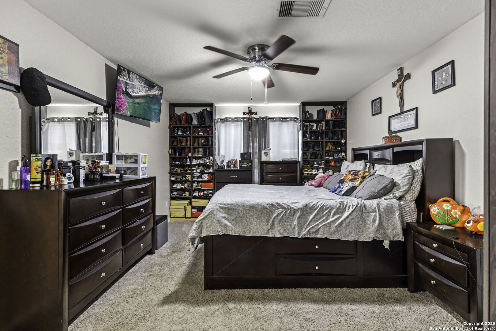 6931 Pecan Converse, TX 78109 - Photo 20 of 25 a bed room with a bed and a walk in closet
