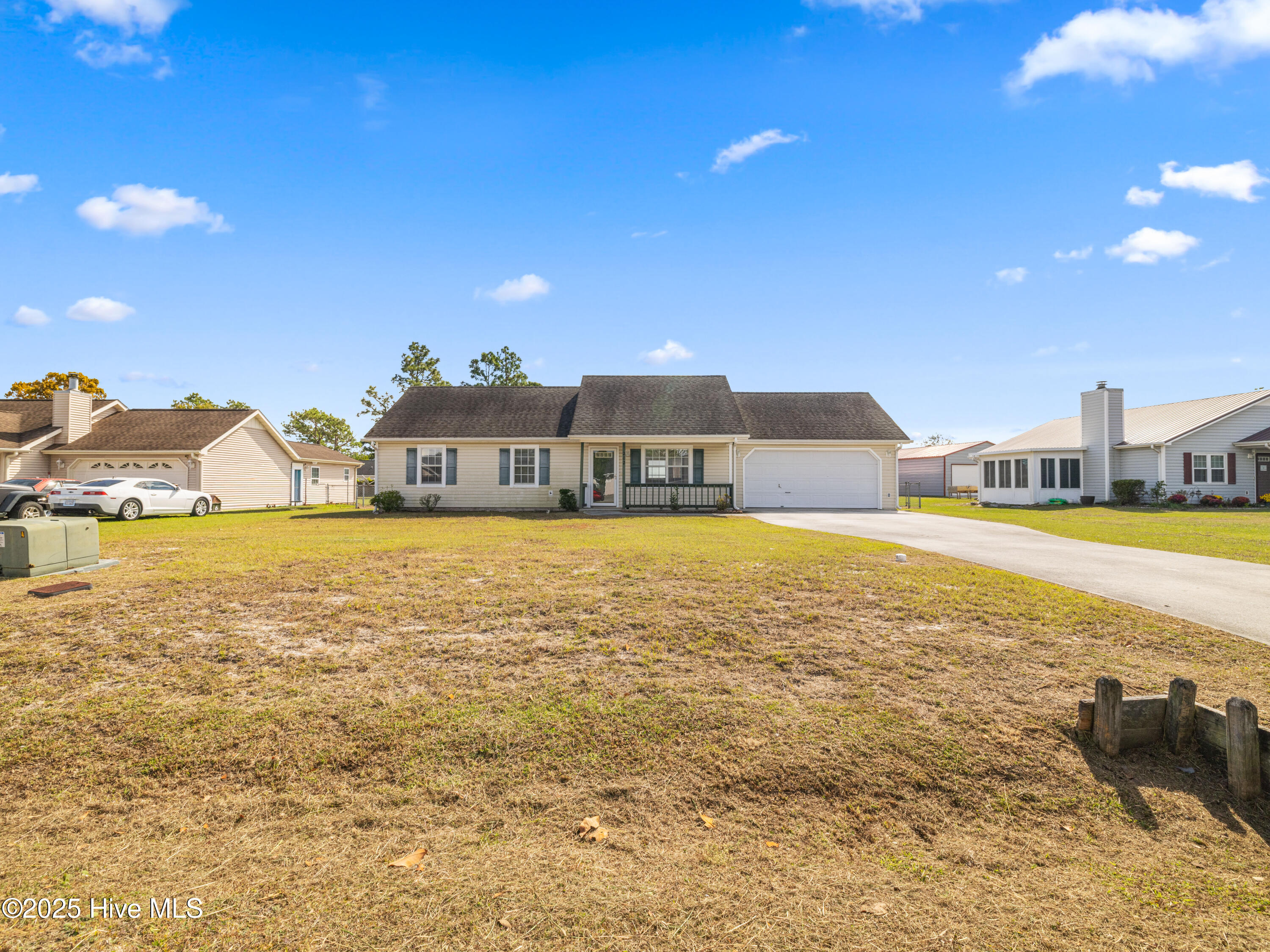 202 Dayrell Drive Hubert, NC 28539 - Photo 2 of 36 025A9021