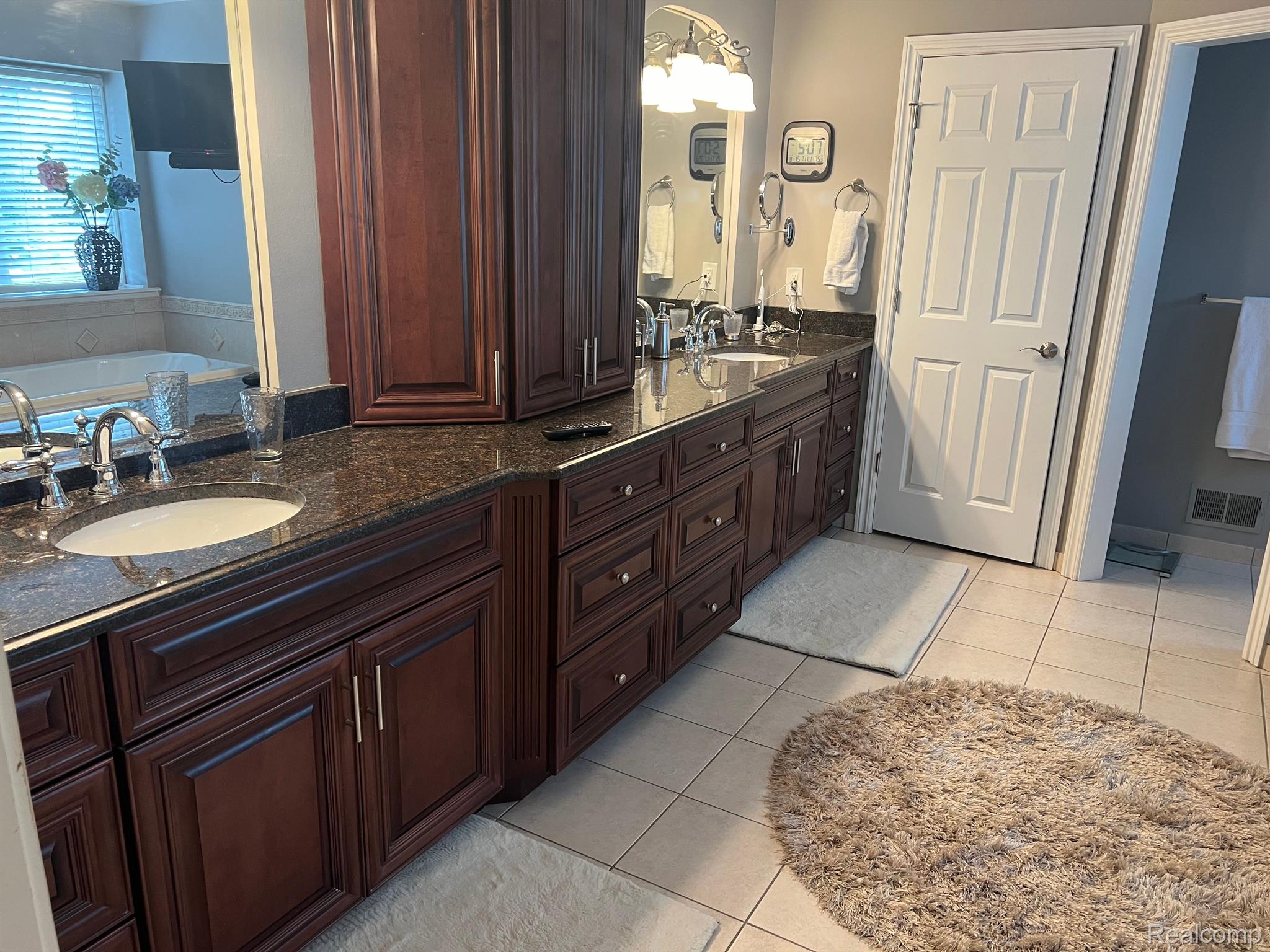 725 Panorama Drive Rochester, MI 48306 - Photo 36 of 57 Primary Bathroom