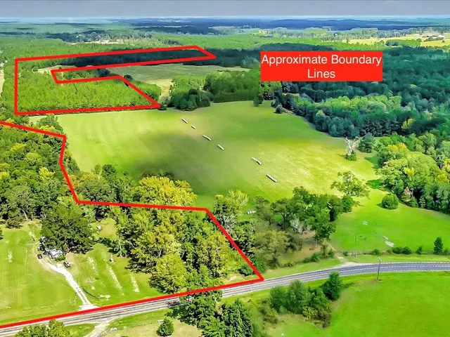 a view of an outdoor space