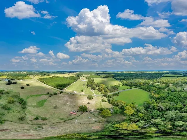 a view of an outdoor space