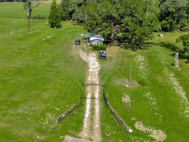 a picture of lake view