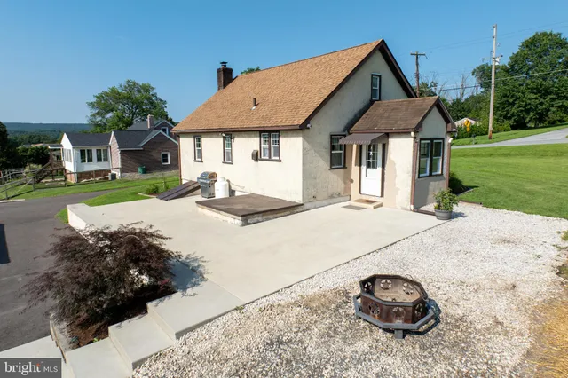 $574,900 | 131 Squirrel Hollow Road, Douglassville, PA 19518