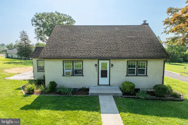 $574,900 | 131 Squirrel Hollow Road, Douglassville, PA 19518