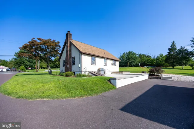 $574,900 | 131 Squirrel Hollow Road, Douglassville, PA 19518