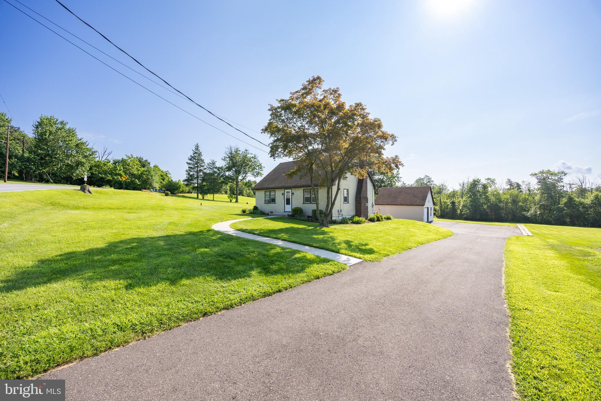 131 Squirrel Hollow Road Douglassville, PA 19518 - Photo 40 of 63 Driveway by house