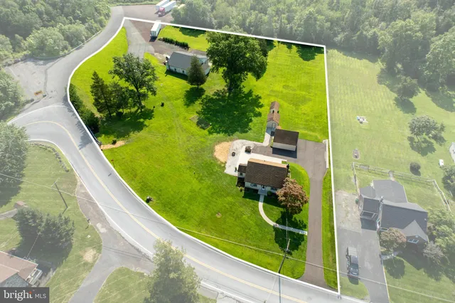 $574,900 | 131 Squirrel Hollow Road, Douglassville, PA 19518